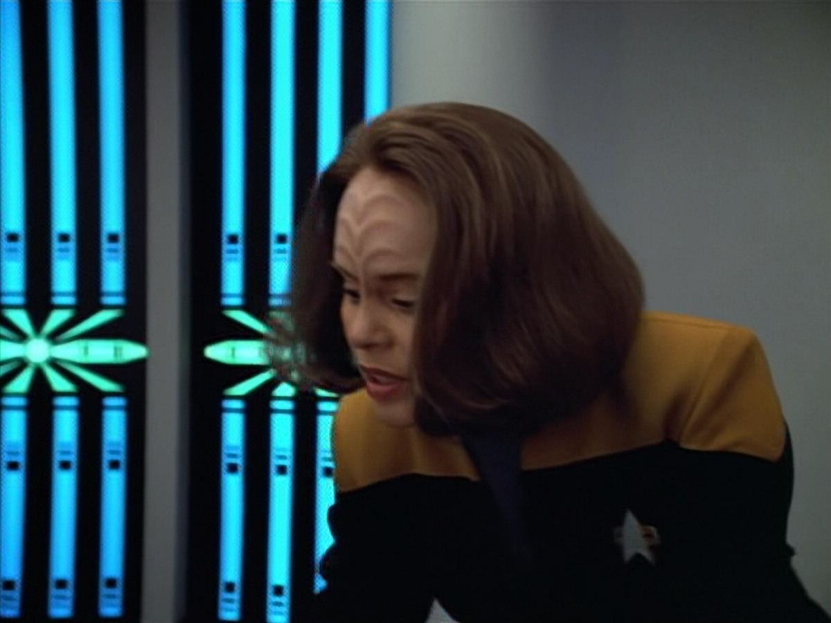 extant_StarTrek_VOY_4x07-ScientificMethod_02039.jpg