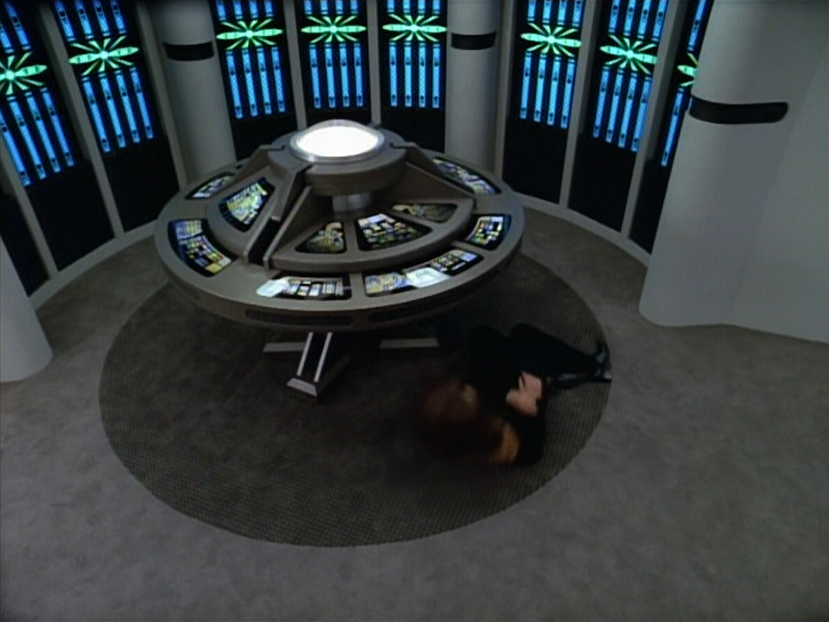 extant_StarTrek_VOY_4x07-ScientificMethod_02048.jpg