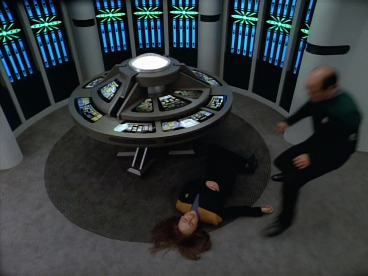 extant_StarTrek_VOY_4x07-ScientificMethod_02050.jpg