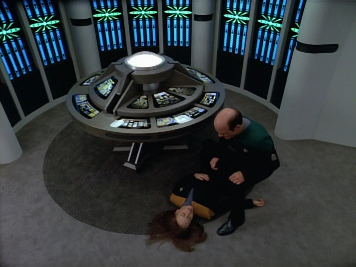 extant_StarTrek_VOY_4x07-ScientificMethod_02051.jpg