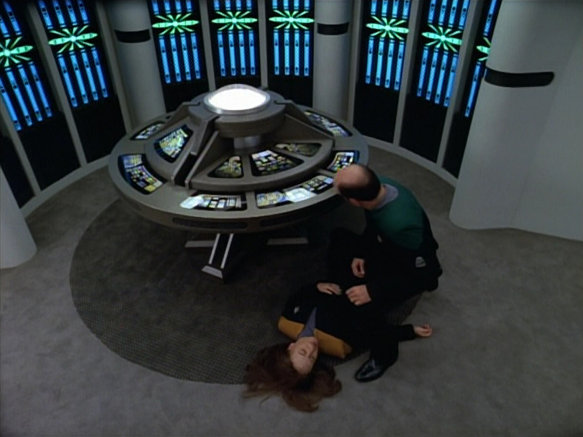 extant_StarTrek_VOY_4x07-ScientificMethod_02056.jpg