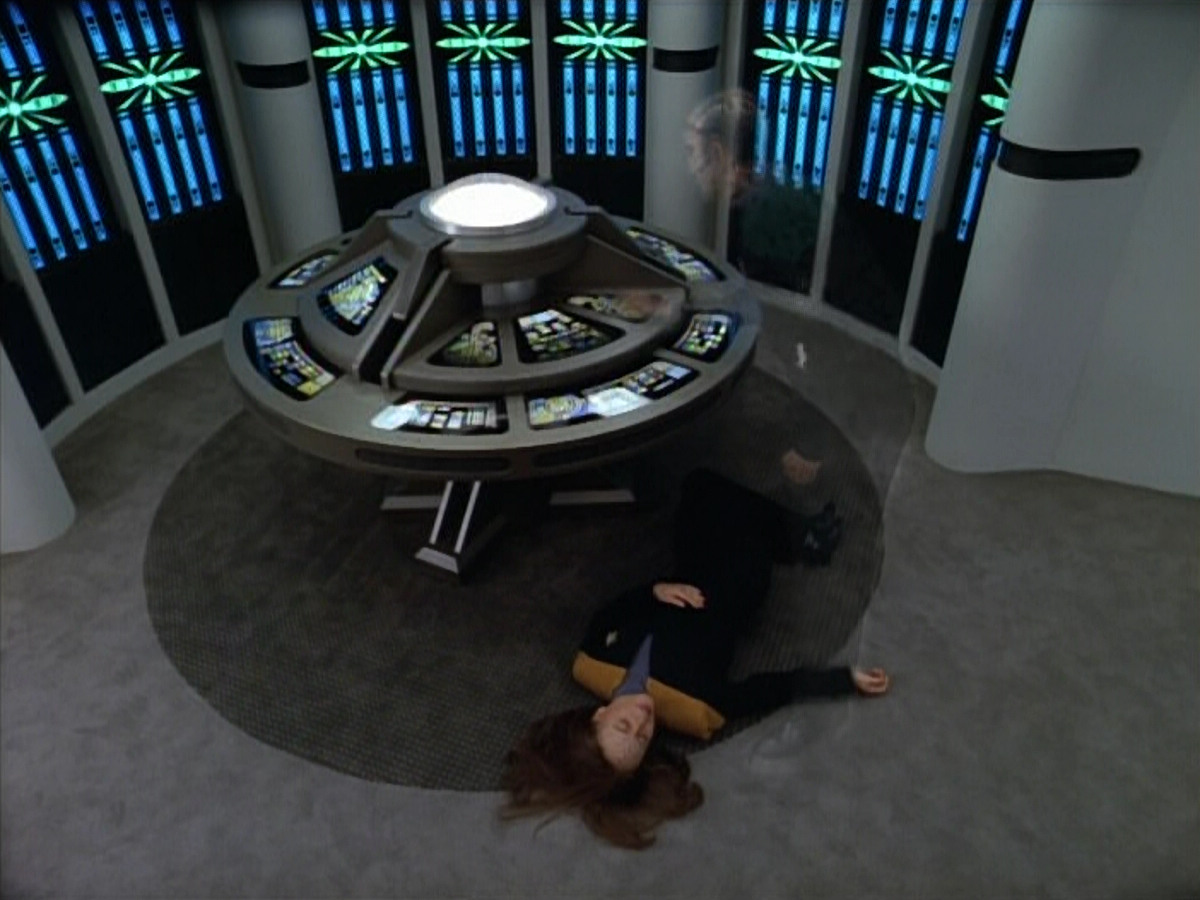 extant_StarTrek_VOY_4x07-ScientificMethod_02063.jpg