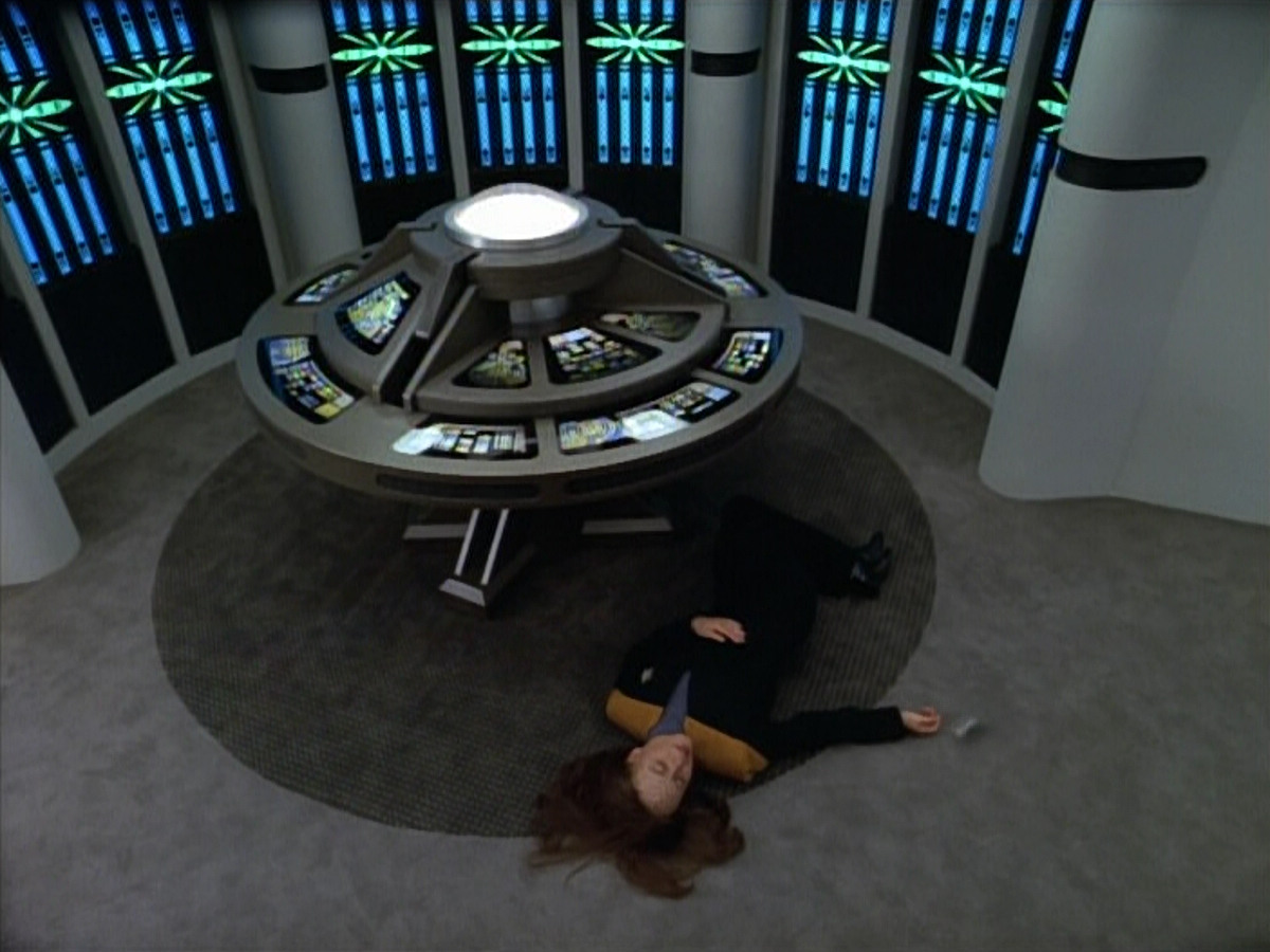 extant_StarTrek_VOY_4x07-ScientificMethod_02064.jpg