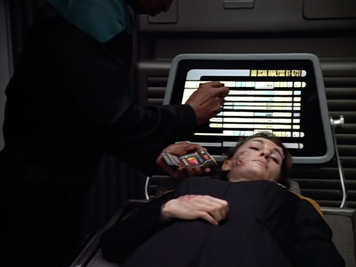 extant_StarTrek_VOY_4x07-ScientificMethod_02075.jpg