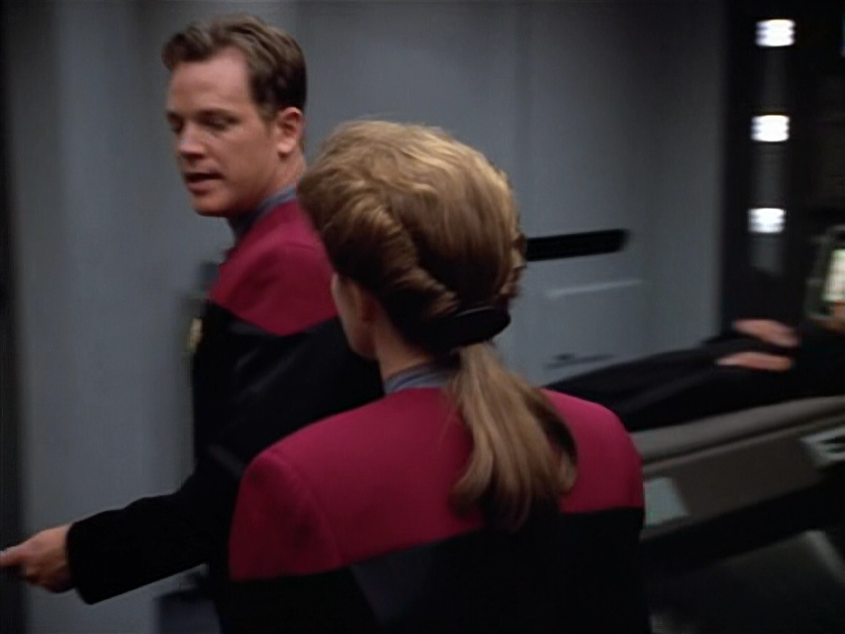 extant_StarTrek_VOY_4x07-ScientificMethod_02086.jpg