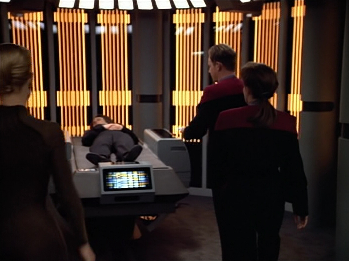extant_StarTrek_VOY_4x07-ScientificMethod_02090.jpg