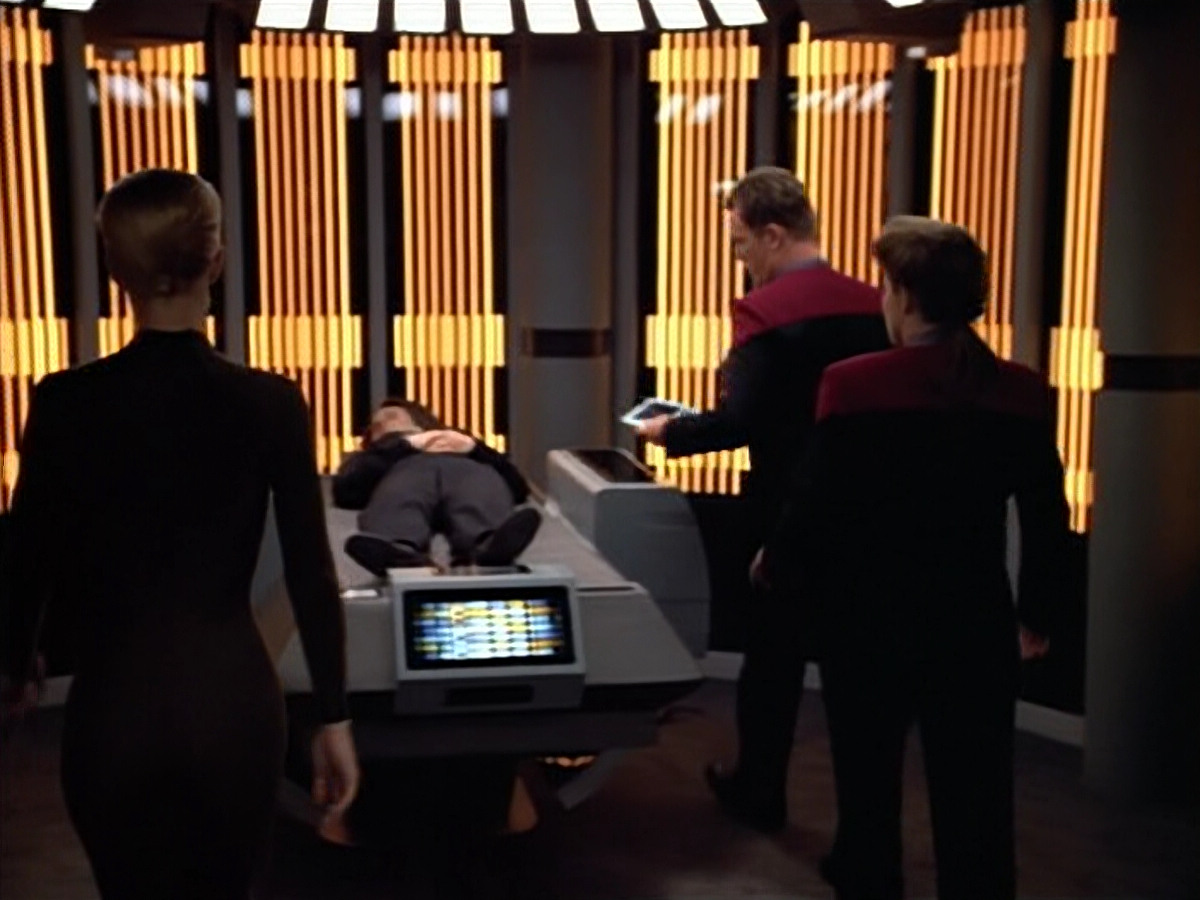 extant_StarTrek_VOY_4x07-ScientificMethod_02091.jpg
