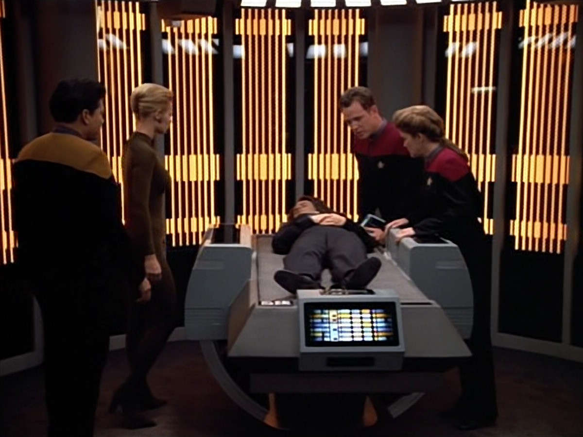 extant_StarTrek_VOY_4x07-ScientificMethod_02095.jpg