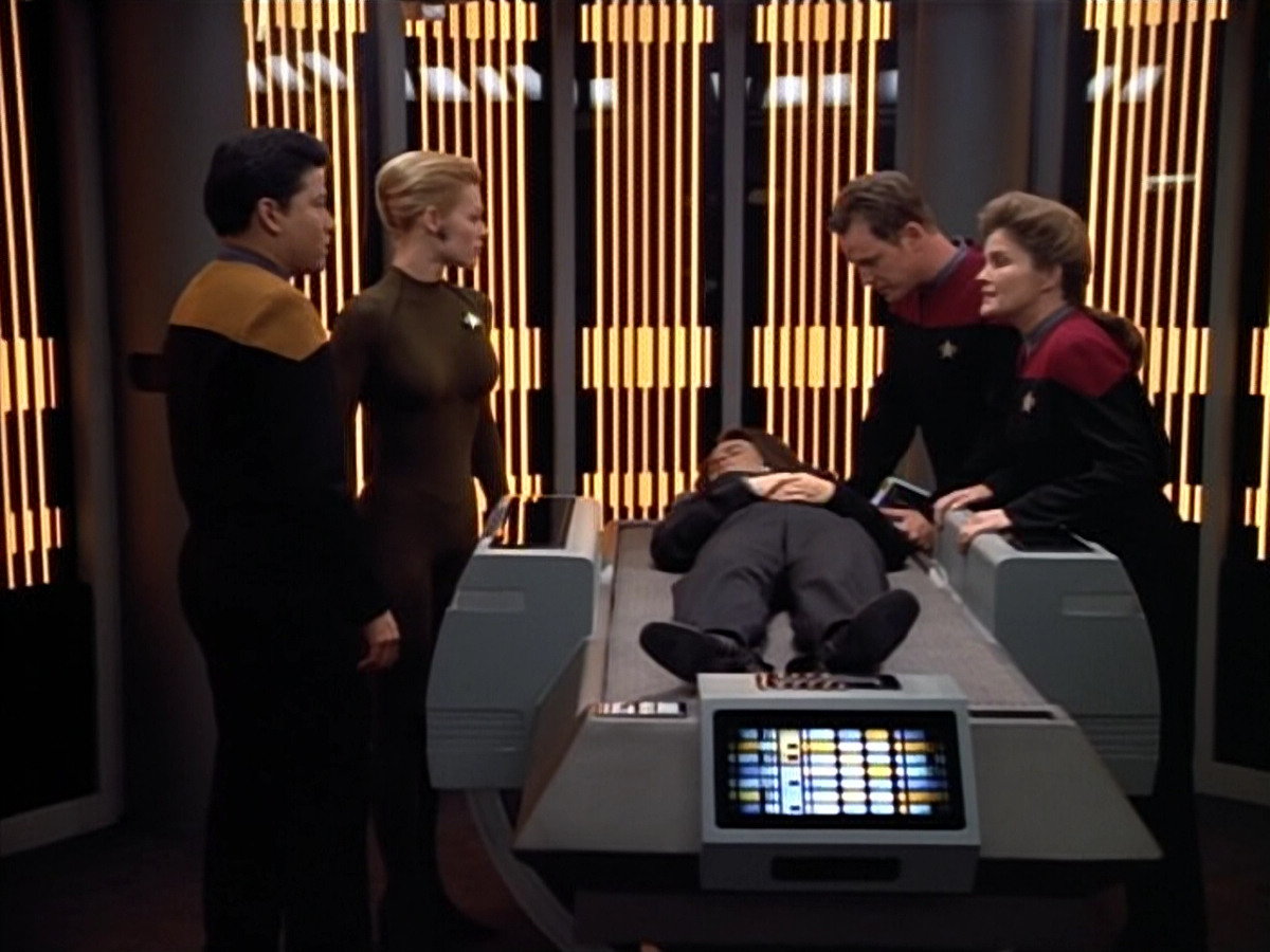 extant_StarTrek_VOY_4x07-ScientificMethod_02099.jpg