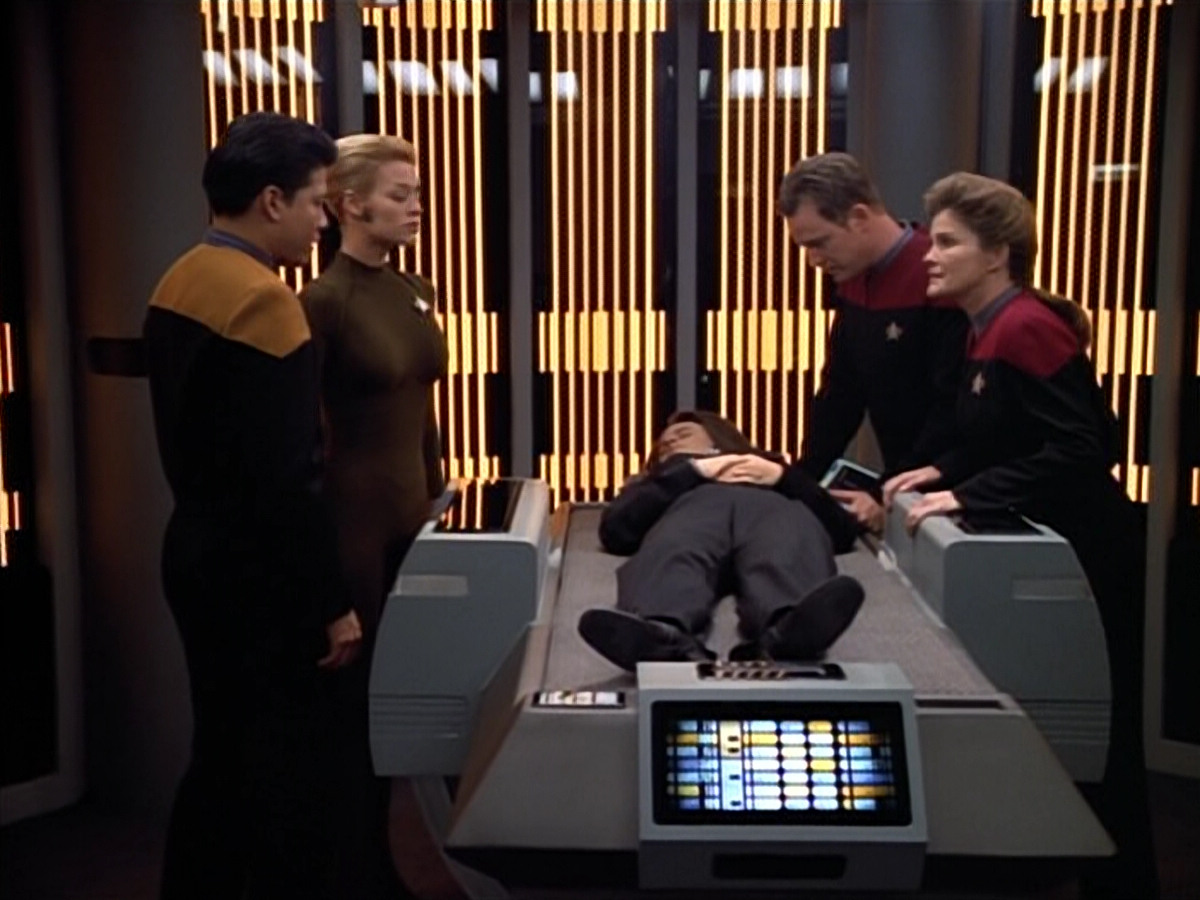 extant_StarTrek_VOY_4x07-ScientificMethod_02101.jpg