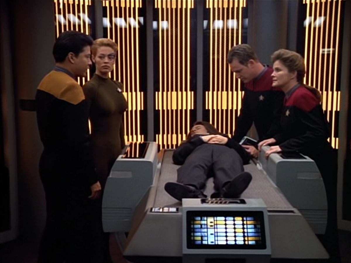extant_StarTrek_VOY_4x07-ScientificMethod_02102.jpg