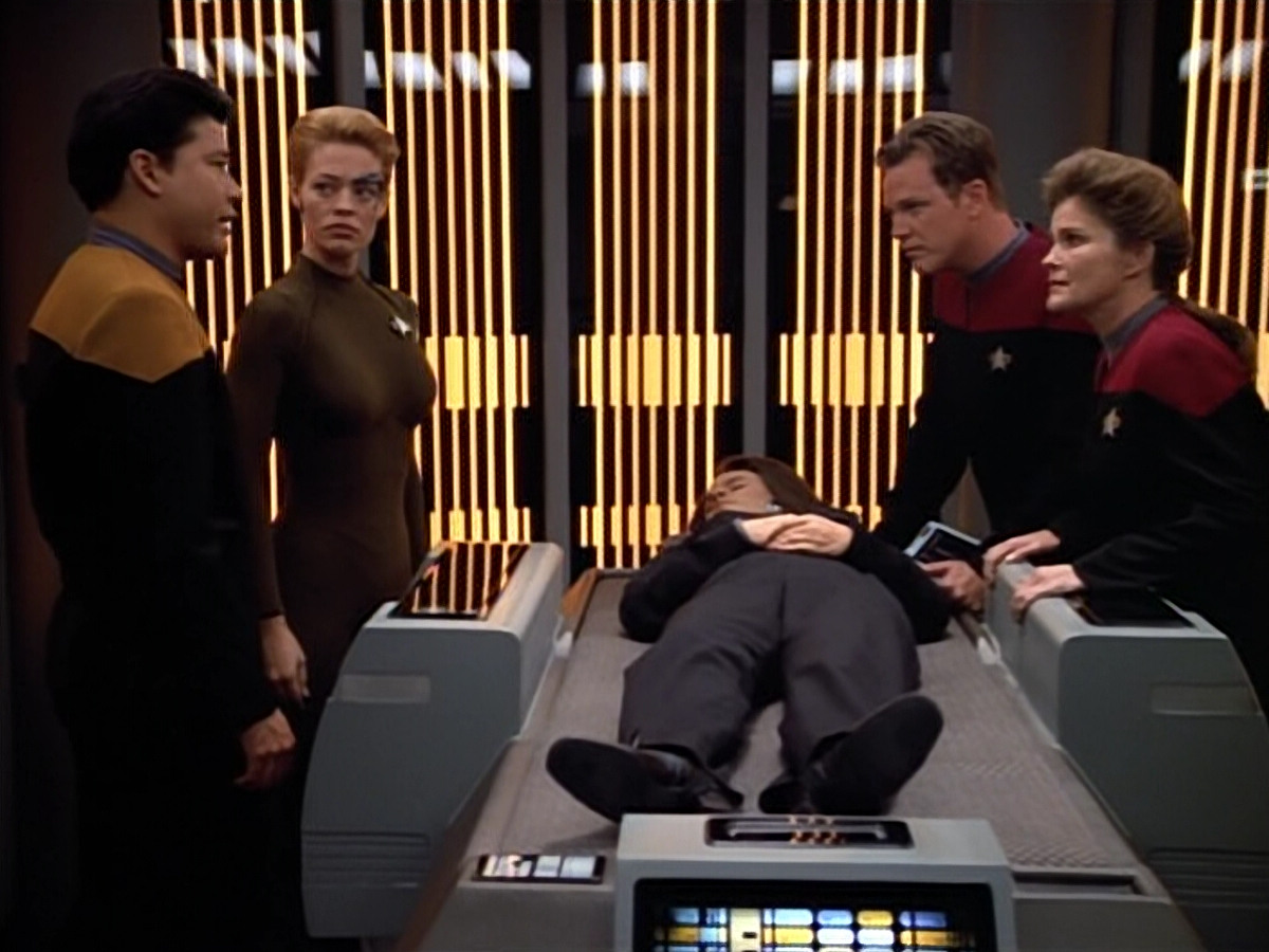 extant_StarTrek_VOY_4x07-ScientificMethod_02106.jpg
