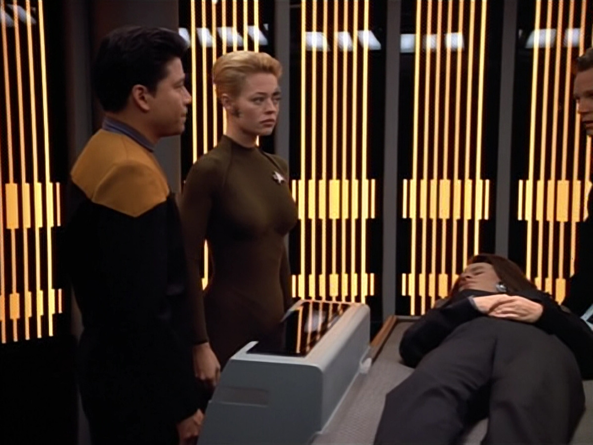 extant_StarTrek_VOY_4x07-ScientificMethod_02111.jpg