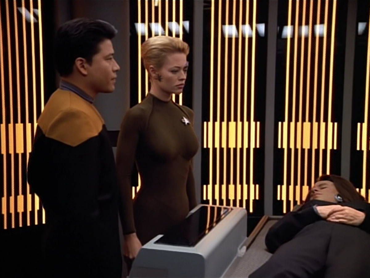 extant_StarTrek_VOY_4x07-ScientificMethod_02113.jpg