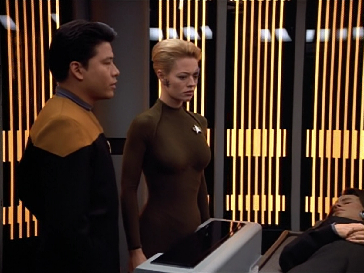extant_StarTrek_VOY_4x07-ScientificMethod_02115.jpg
