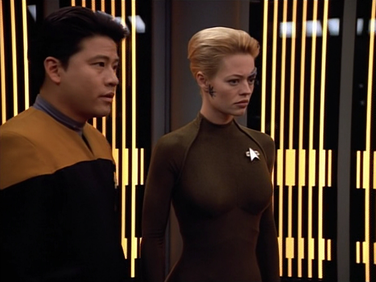 extant_StarTrek_VOY_4x07-ScientificMethod_02122.jpg