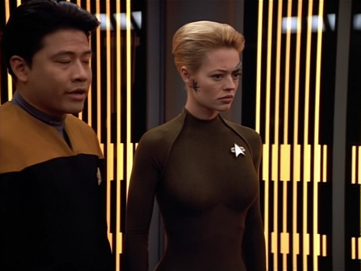 extant_StarTrek_VOY_4x07-ScientificMethod_02123.jpg