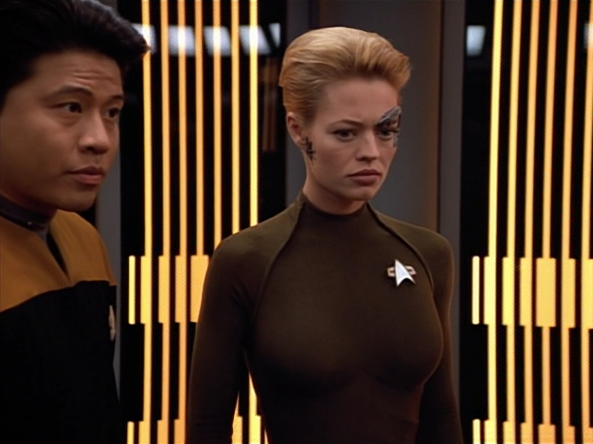 extant_StarTrek_VOY_4x07-ScientificMethod_02126.jpg