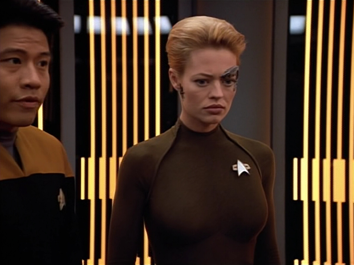 extant_StarTrek_VOY_4x07-ScientificMethod_02127.jpg