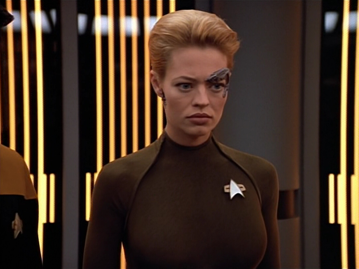 extant_StarTrek_VOY_4x07-ScientificMethod_02130.jpg