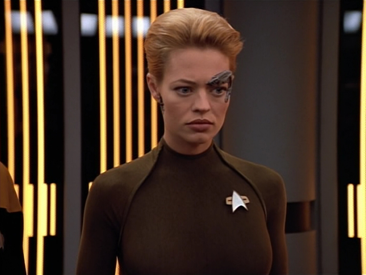 extant_StarTrek_VOY_4x07-ScientificMethod_02131.jpg
