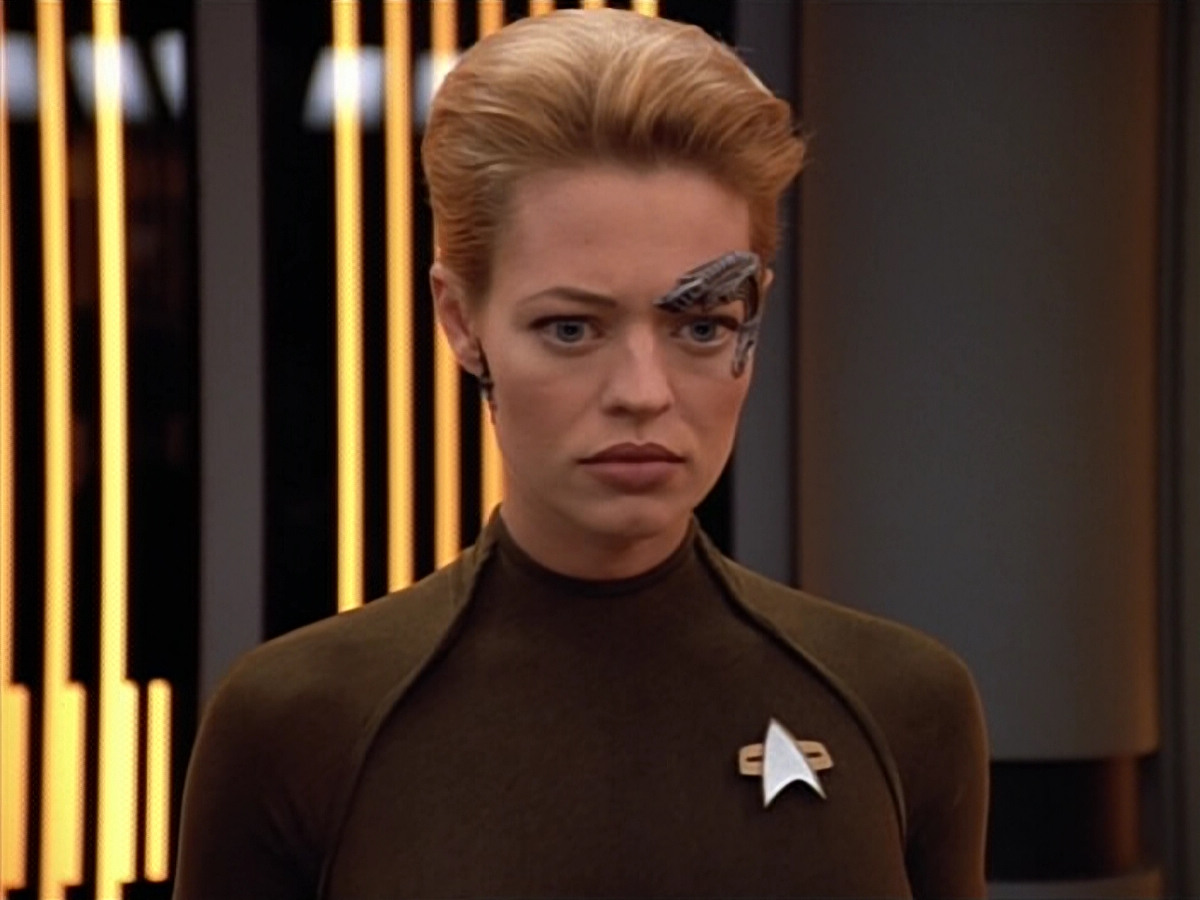 extant_StarTrek_VOY_4x07-ScientificMethod_02135.jpg
