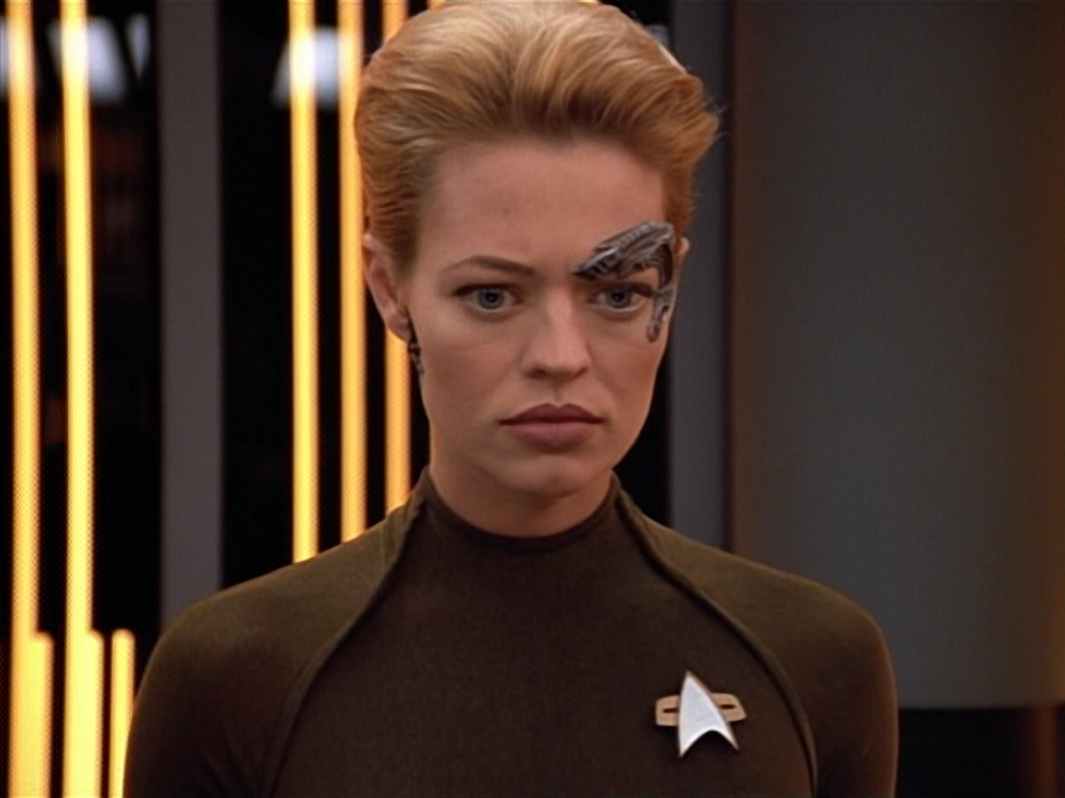 extant_StarTrek_VOY_4x07-ScientificMethod_02137.jpg