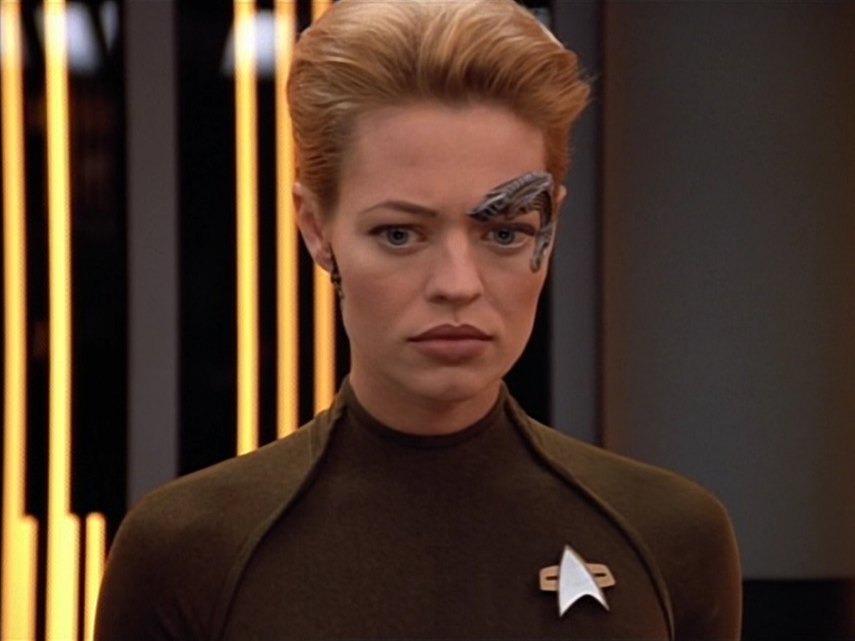 extant_StarTrek_VOY_4x07-ScientificMethod_02138.jpg