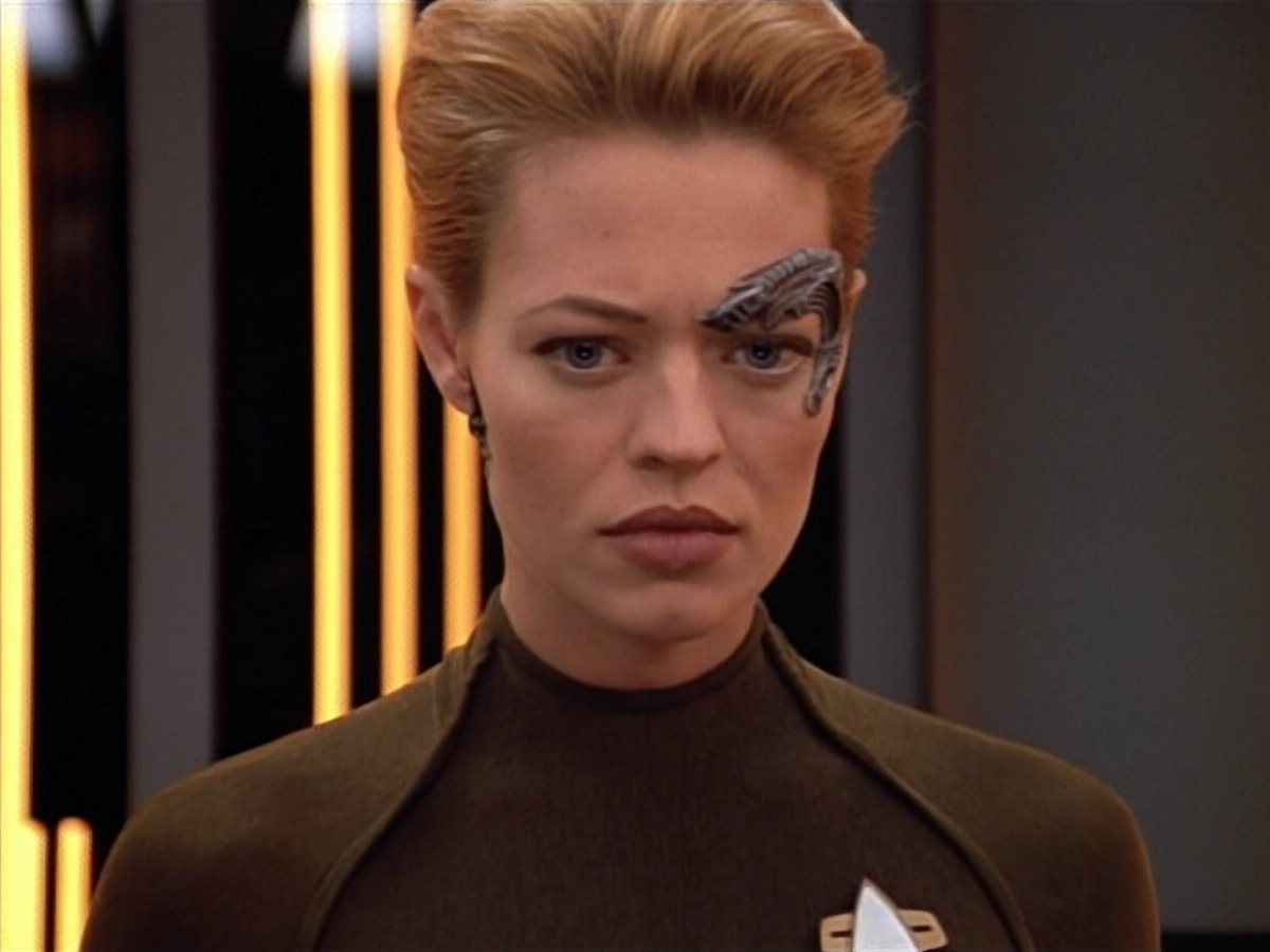 extant_StarTrek_VOY_4x07-ScientificMethod_02141.jpg