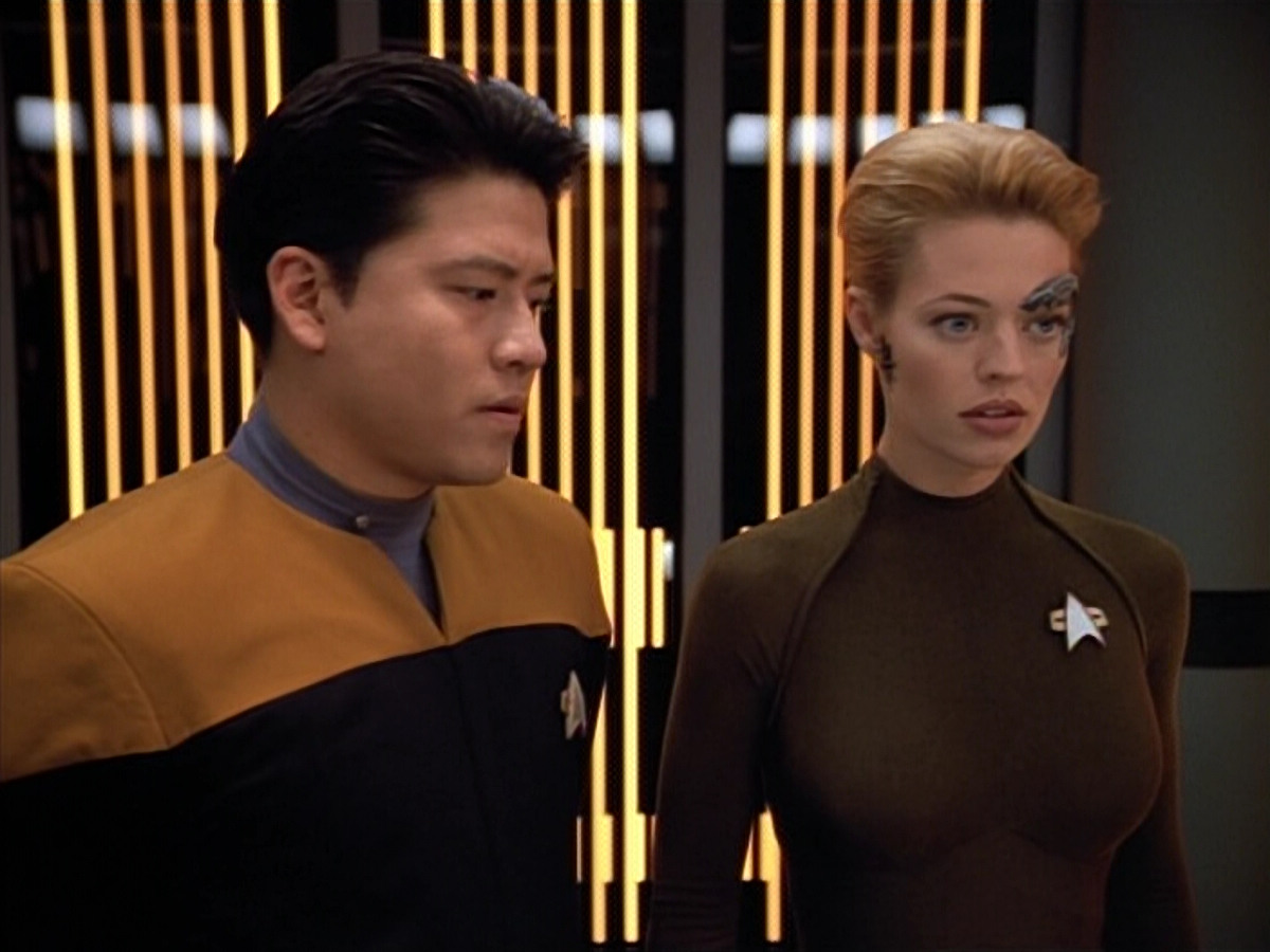 extant_StarTrek_VOY_4x07-ScientificMethod_02153.jpg