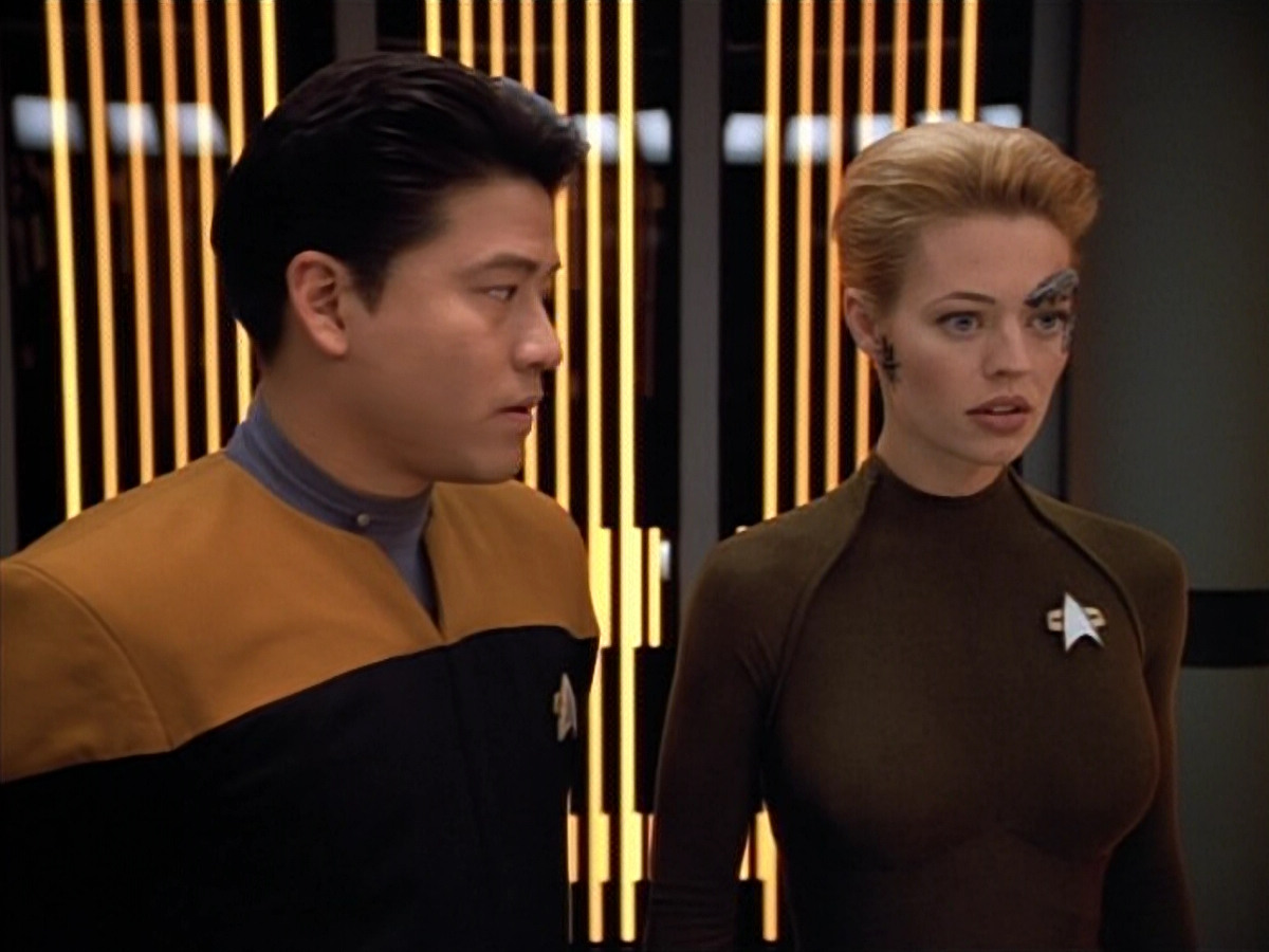 extant_StarTrek_VOY_4x07-ScientificMethod_02154.jpg