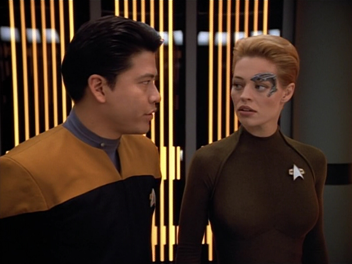 extant_StarTrek_VOY_4x07-ScientificMethod_02157.jpg