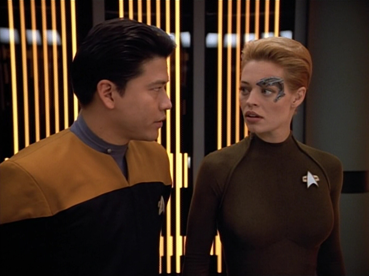 extant_StarTrek_VOY_4x07-ScientificMethod_02158.jpg