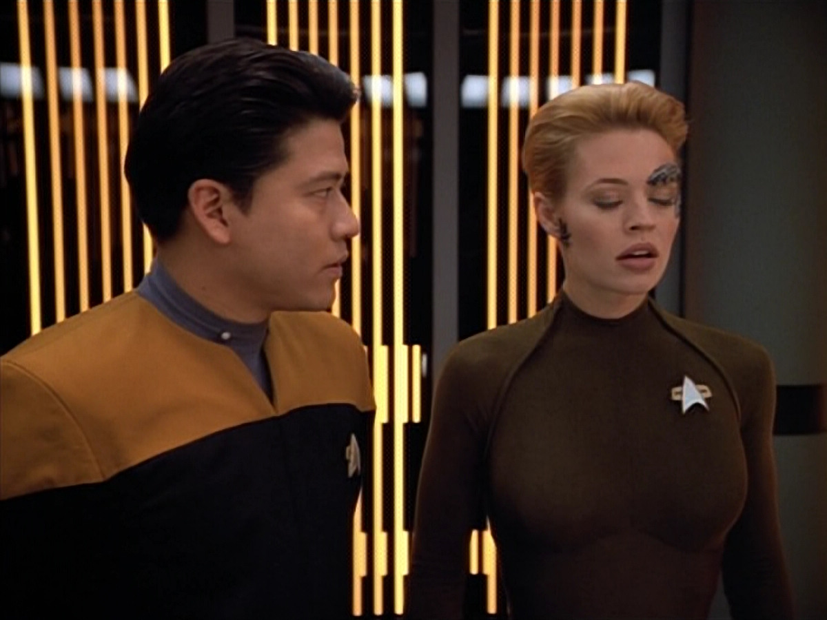 extant_StarTrek_VOY_4x07-ScientificMethod_02160.jpg