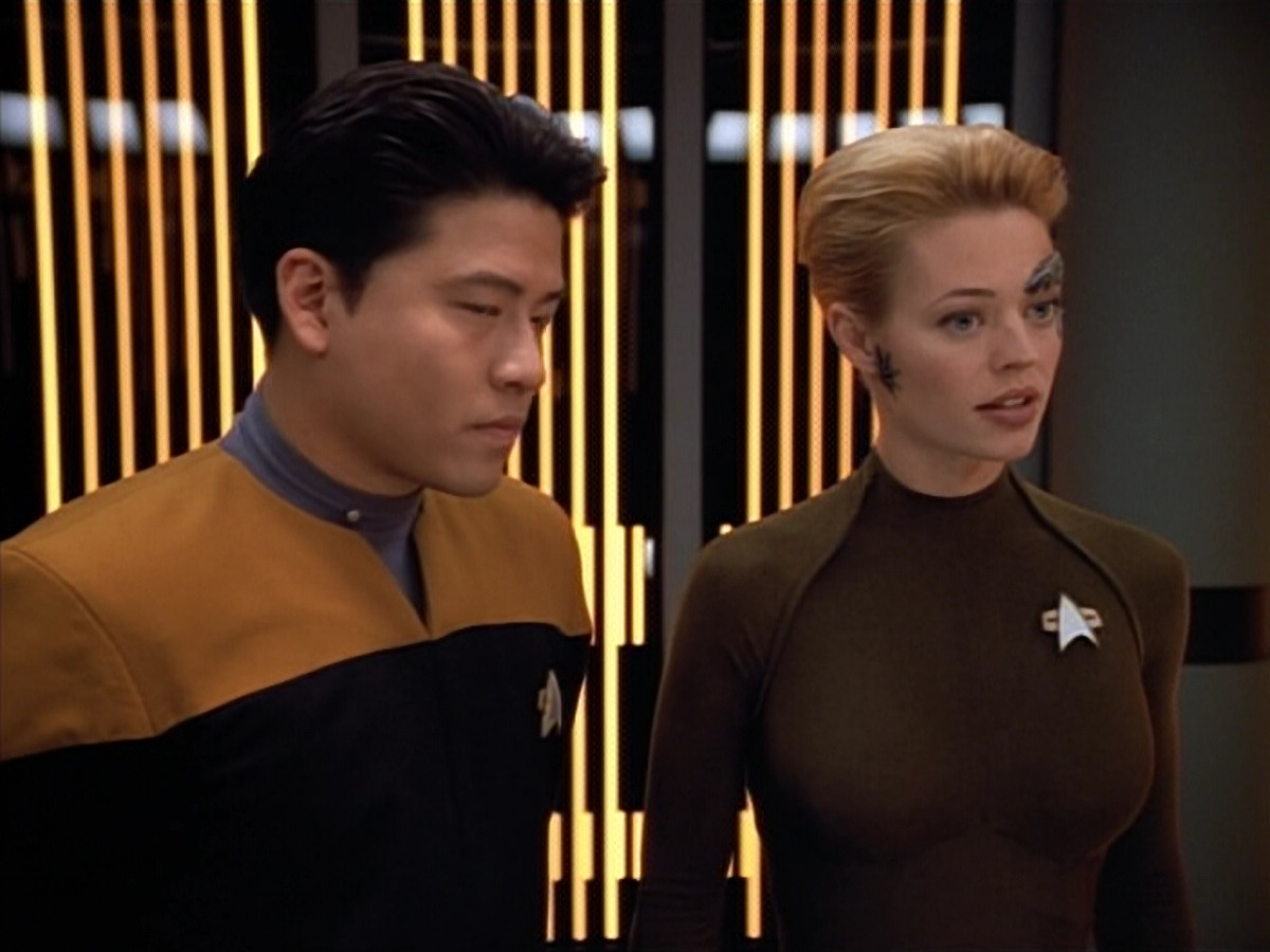 extant_StarTrek_VOY_4x07-ScientificMethod_02167.jpg