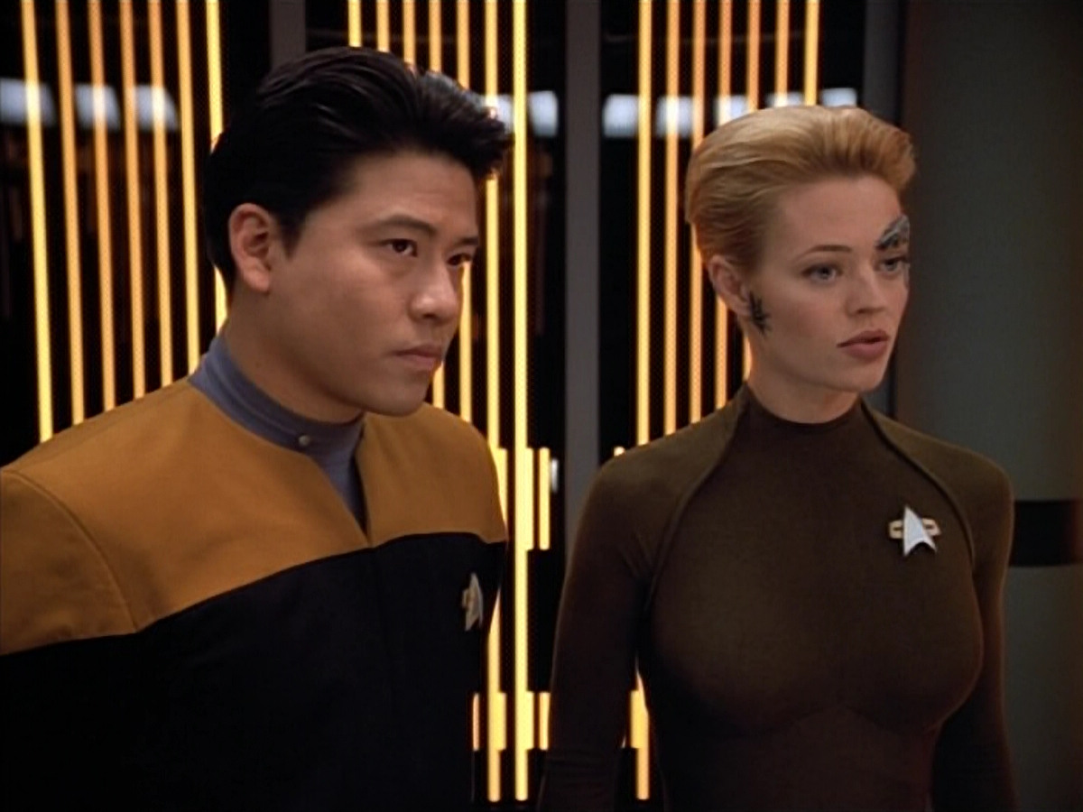 extant_StarTrek_VOY_4x07-ScientificMethod_02168.jpg