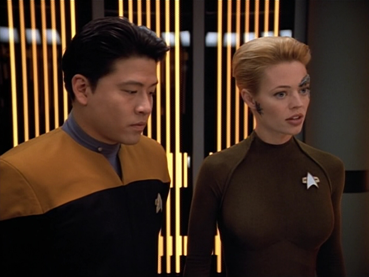 extant_StarTrek_VOY_4x07-ScientificMethod_02171.jpg