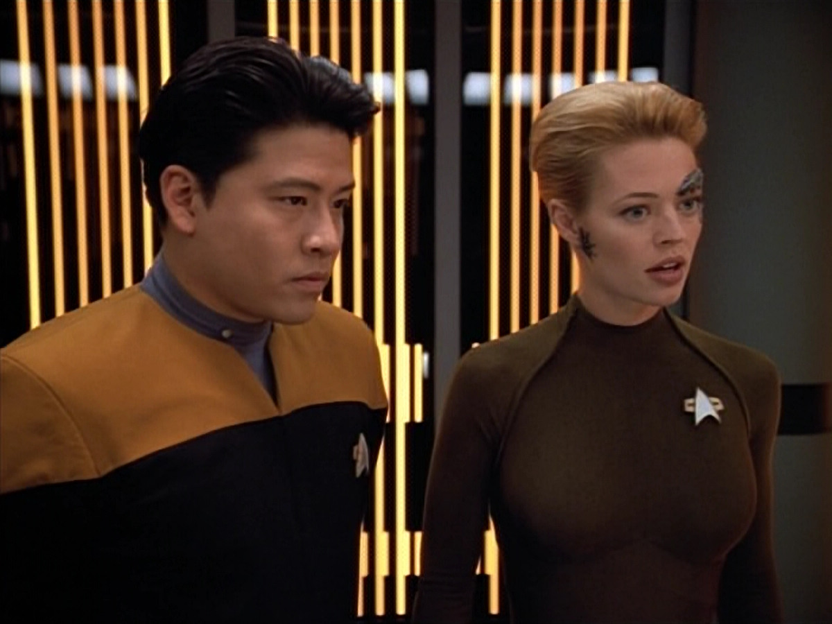 extant_StarTrek_VOY_4x07-ScientificMethod_02172.jpg