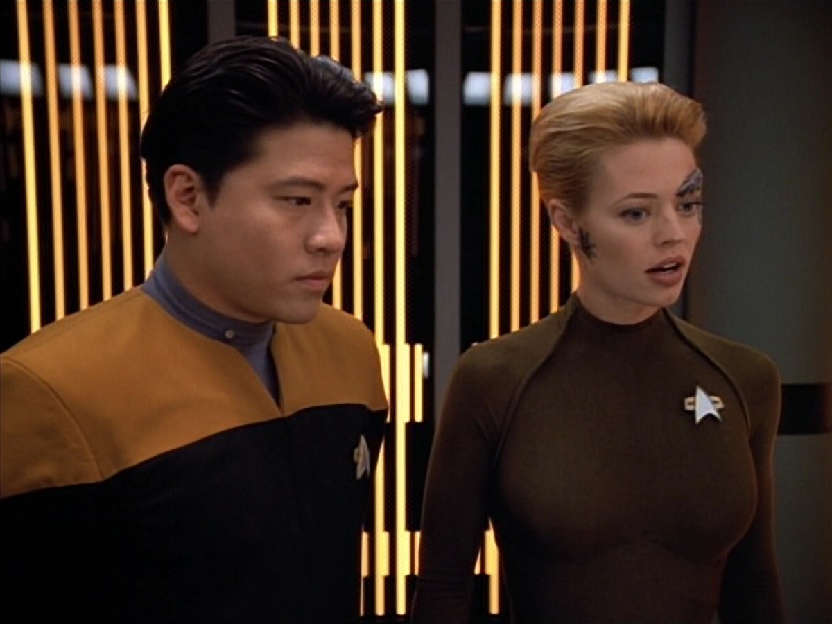 extant_StarTrek_VOY_4x07-ScientificMethod_02173.jpg