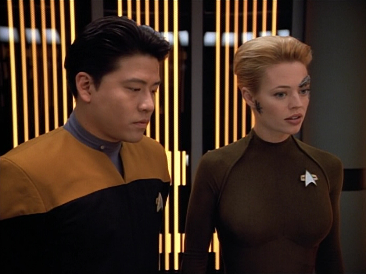 extant_StarTrek_VOY_4x07-ScientificMethod_02174.jpg