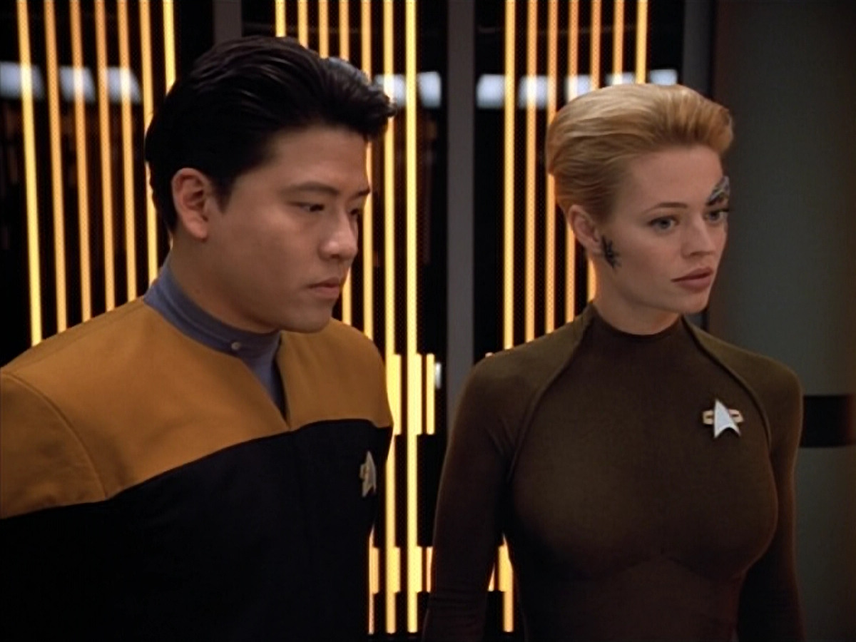 extant_StarTrek_VOY_4x07-ScientificMethod_02175.jpg