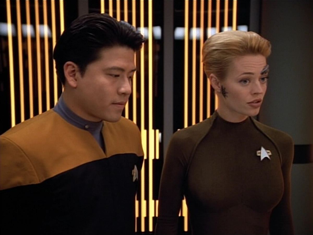 extant_StarTrek_VOY_4x07-ScientificMethod_02176.jpg