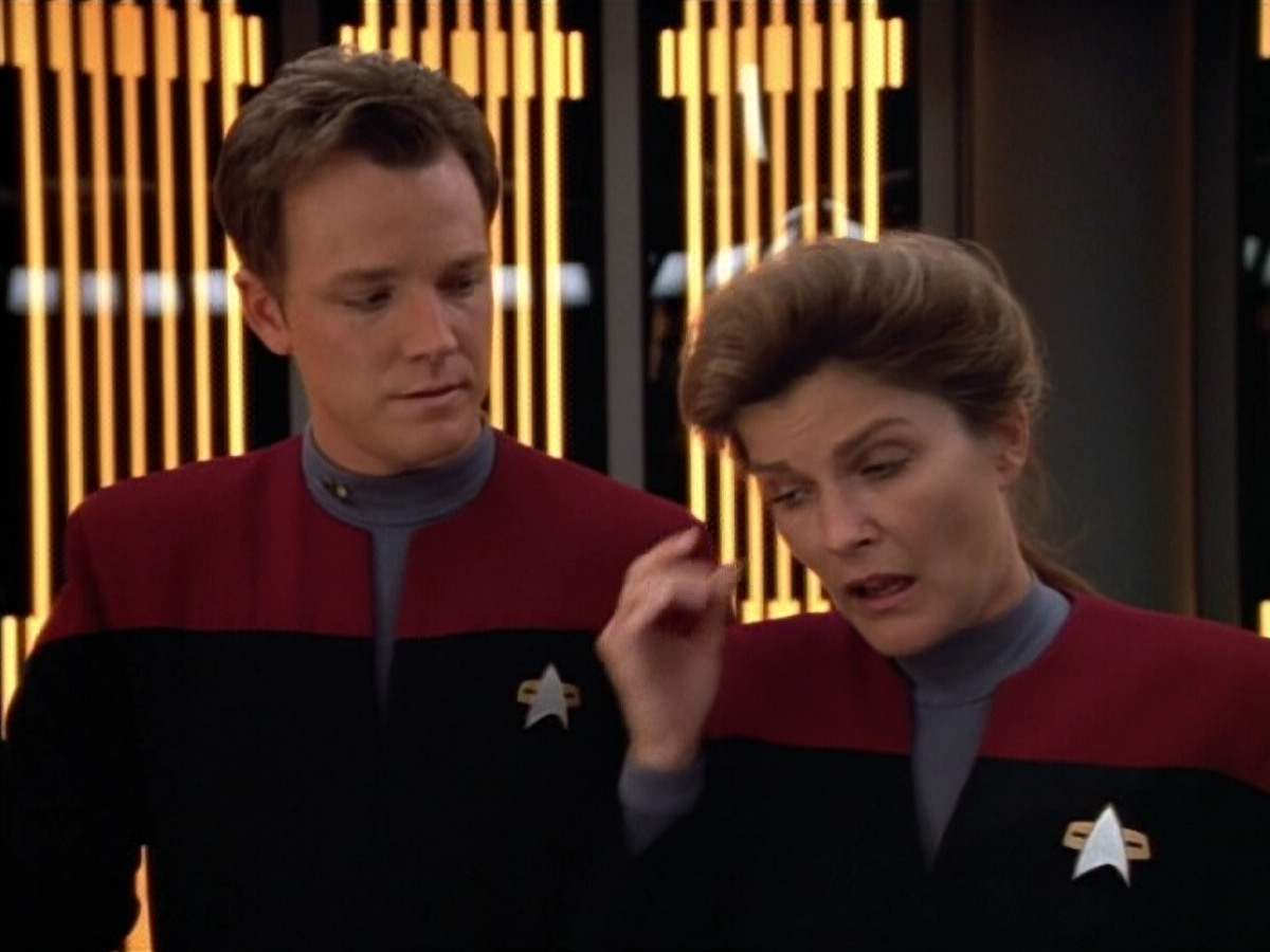 extant_StarTrek_VOY_4x07-ScientificMethod_02180.jpg