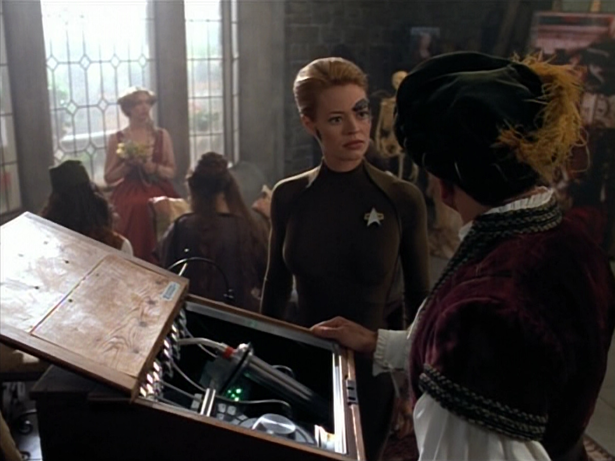 extant_StarTrek_VOY_4x07-ScientificMethod_02262.jpg
