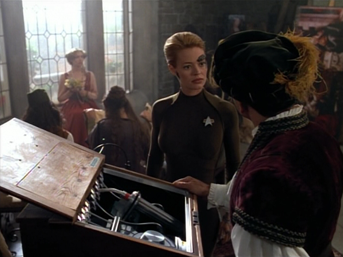 extant_StarTrek_VOY_4x07-ScientificMethod_02263.jpg