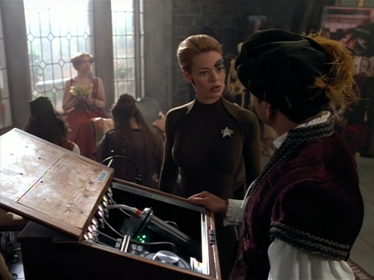 extant_StarTrek_VOY_4x07-ScientificMethod_02264.jpg