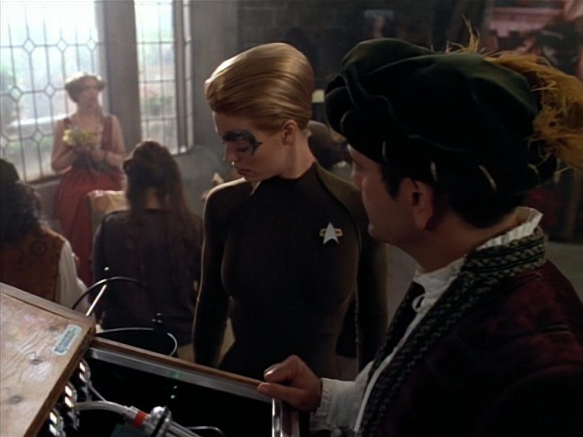 extant_StarTrek_VOY_4x07-ScientificMethod_02275.jpg