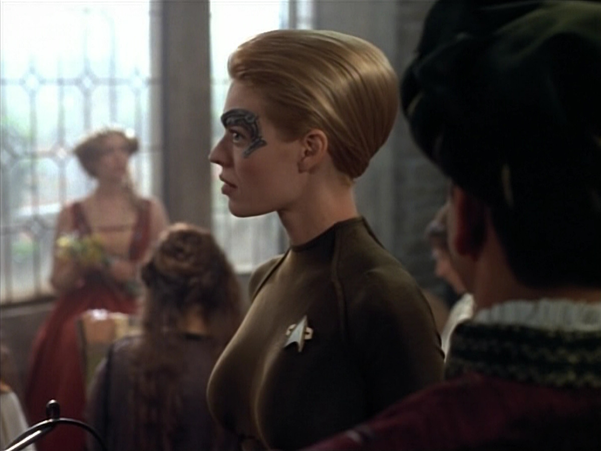 extant_StarTrek_VOY_4x07-ScientificMethod_02320.jpg