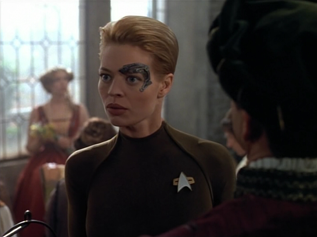 extant_StarTrek_VOY_4x07-ScientificMethod_02325.jpg