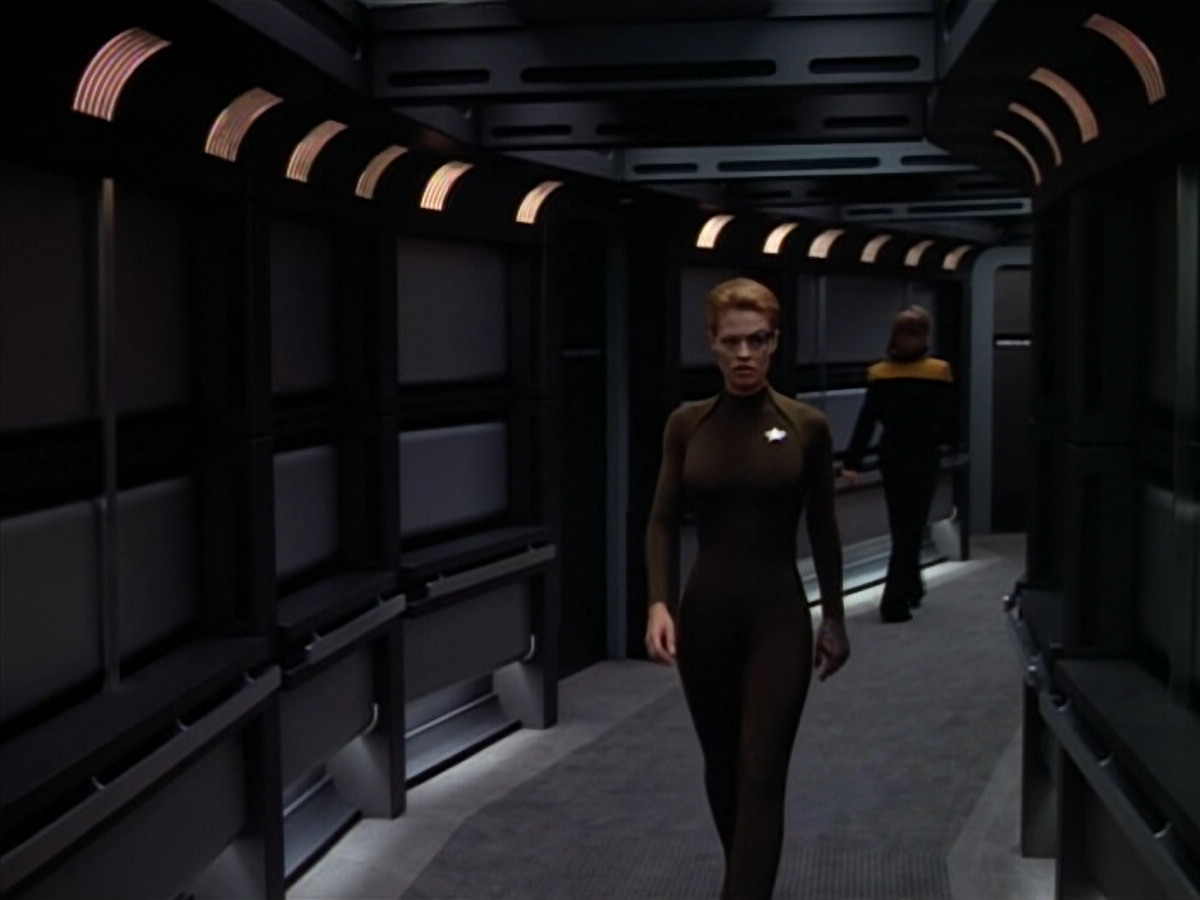 extant_StarTrek_VOY_4x07-ScientificMethod_02369.jpg